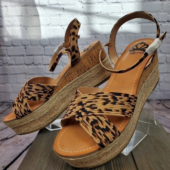 Fergalisious Pardy espadrille platform sandal 7.5 - Picture 8 of 10